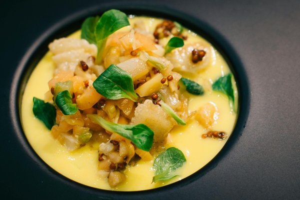 Esplora la Magica Ricetta della Salade di Lenticchie Beluga con Pomodori e Cipolle Arrostite